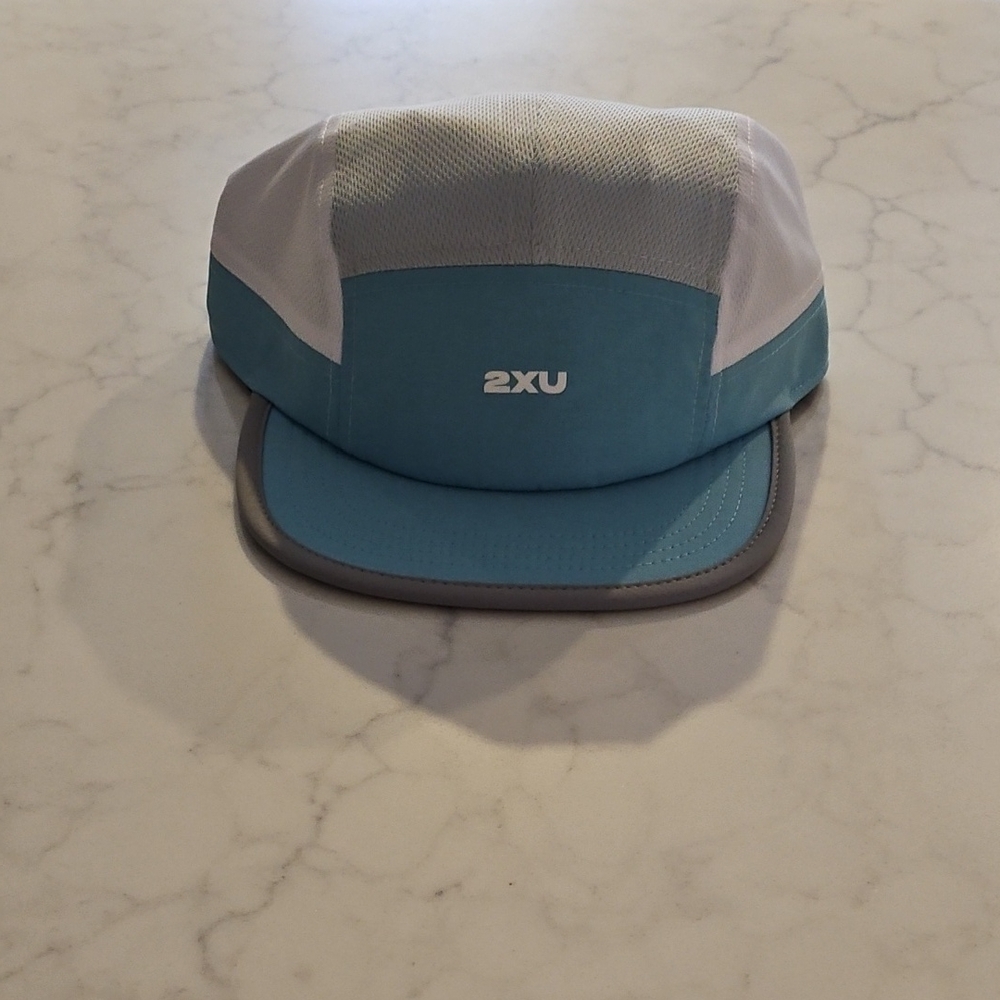 2XU Light Speed Small Cap - Brand New